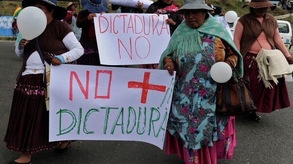 Las personas que se oponen a la dictadura en Bolivia   - Sputnik Mundo