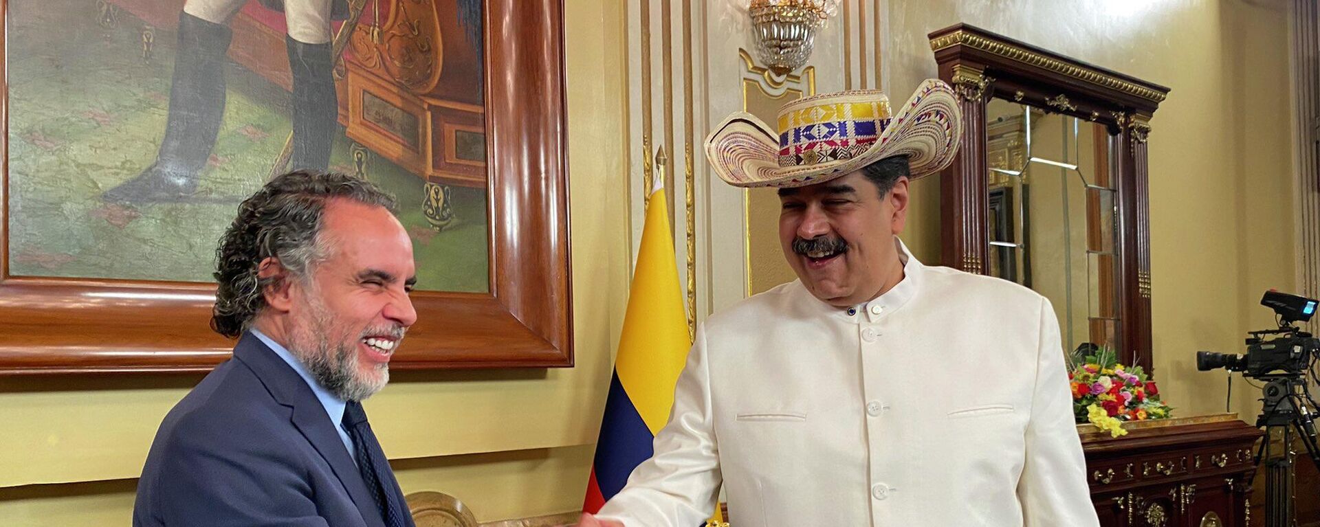 El presidente de Venezuela, Nicolás Maduro, recibió al embajador designado de Colombia en Caracas, Armando Benedetti - Sputnik Mundo, 1920, 07.09.2022