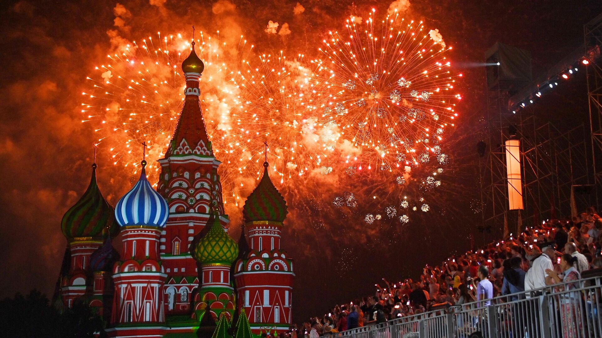 La ceremonia de clausura del festival de música militar Torre Spásskaya -  , Sputnik Mundo
