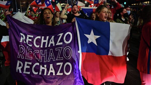 La gente celebra el triunfo del 'Rechazo' en Chile - Sputnik Mundo