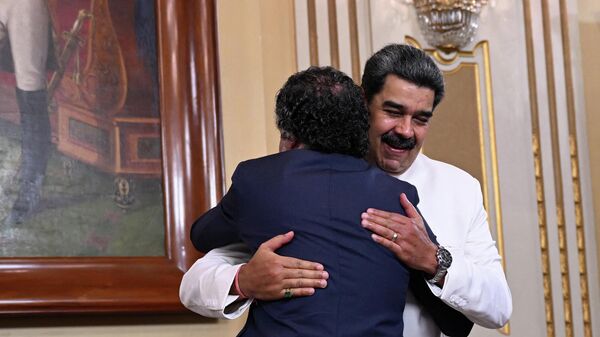 El presidente de Venezuela, Nicolás Maduro, recibe el nuevo embajador colombiano, Armando Benedetti - Sputnik Mundo