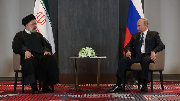 El presidente de Irán, Ebrahim Raisi, y el presidente de Rusia, Vladímir Putin - Sputnik Mundo