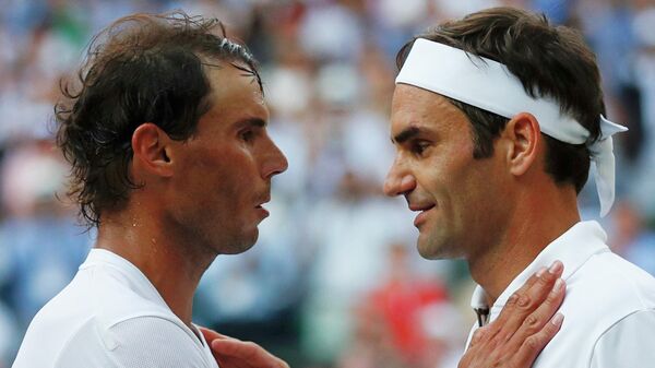 Los tenistas Rafael Nadal (izquierda) y Roger Federer (derecha) - Sputnik Mundo