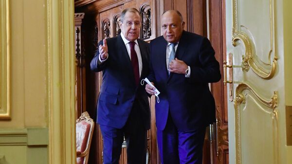 Los ministros de Asuntos Exteriores de Rusia y Egipto, Serguéi Lavrov y Sameh Shoukry (archivo) - Sputnik Mundo