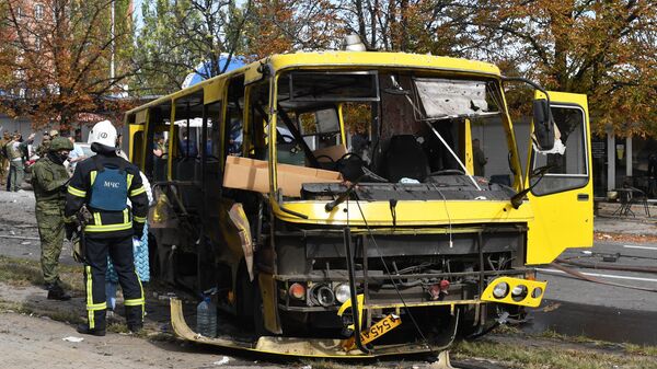 Las consecuencias del bombardeo ucraniano en el centro de Donetsk - Sputnik Mundo