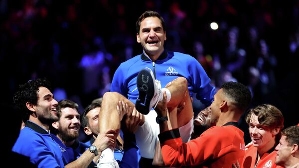 El tenista Roger Federer en su despedida del tenis profesional, en la Laver Cup de Londres. - Sputnik Mundo