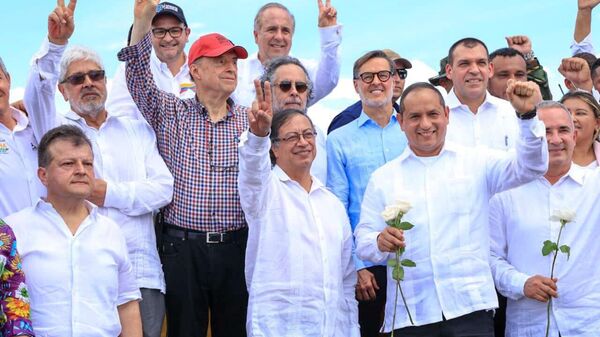 Gustavo Petro y autoridades de ambos países en la apertura de fronteras entre Colombia y Venezuela - Sputnik Mundo