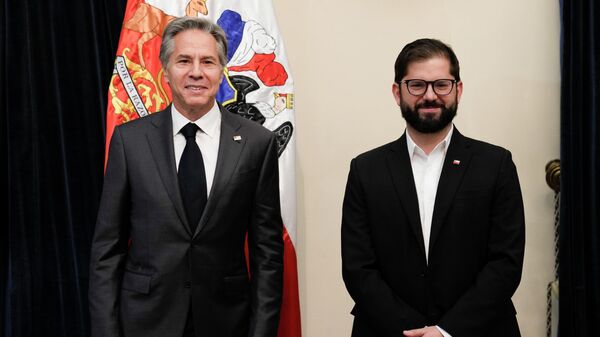 El secretario de Estado de Estados Unidos, Antony Blinken, y el presidente chileno, Gabriel Boric - Sputnik Mundo