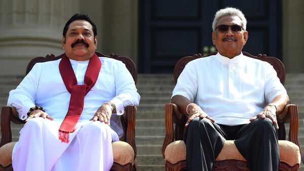  El ex primer ministro de Sri Lanka, Mahinda Rajapaksa, y su hermano, el expresidente de Sri Lanka, Gotabaya Rajapaksa - Sputnik Mundo