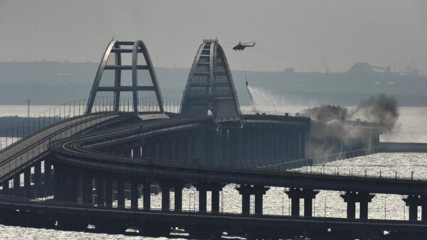 Un incendio provoca el cierre del puente de Crimea - Sputnik Mundo