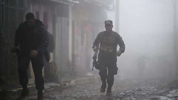 Fuerzas de rescate en Guatemala tras el huracán Julia - Sputnik Mundo