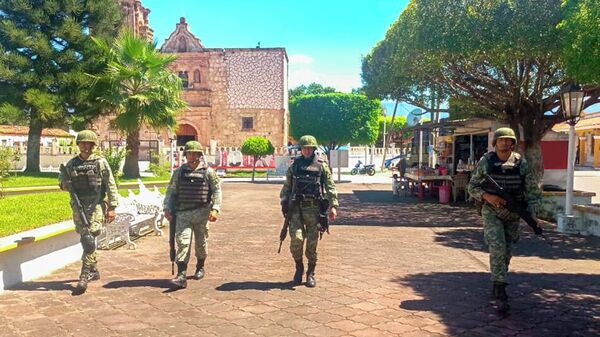 Elementos del Ejército mexicano deambulando en Nayarit. - Sputnik Mundo