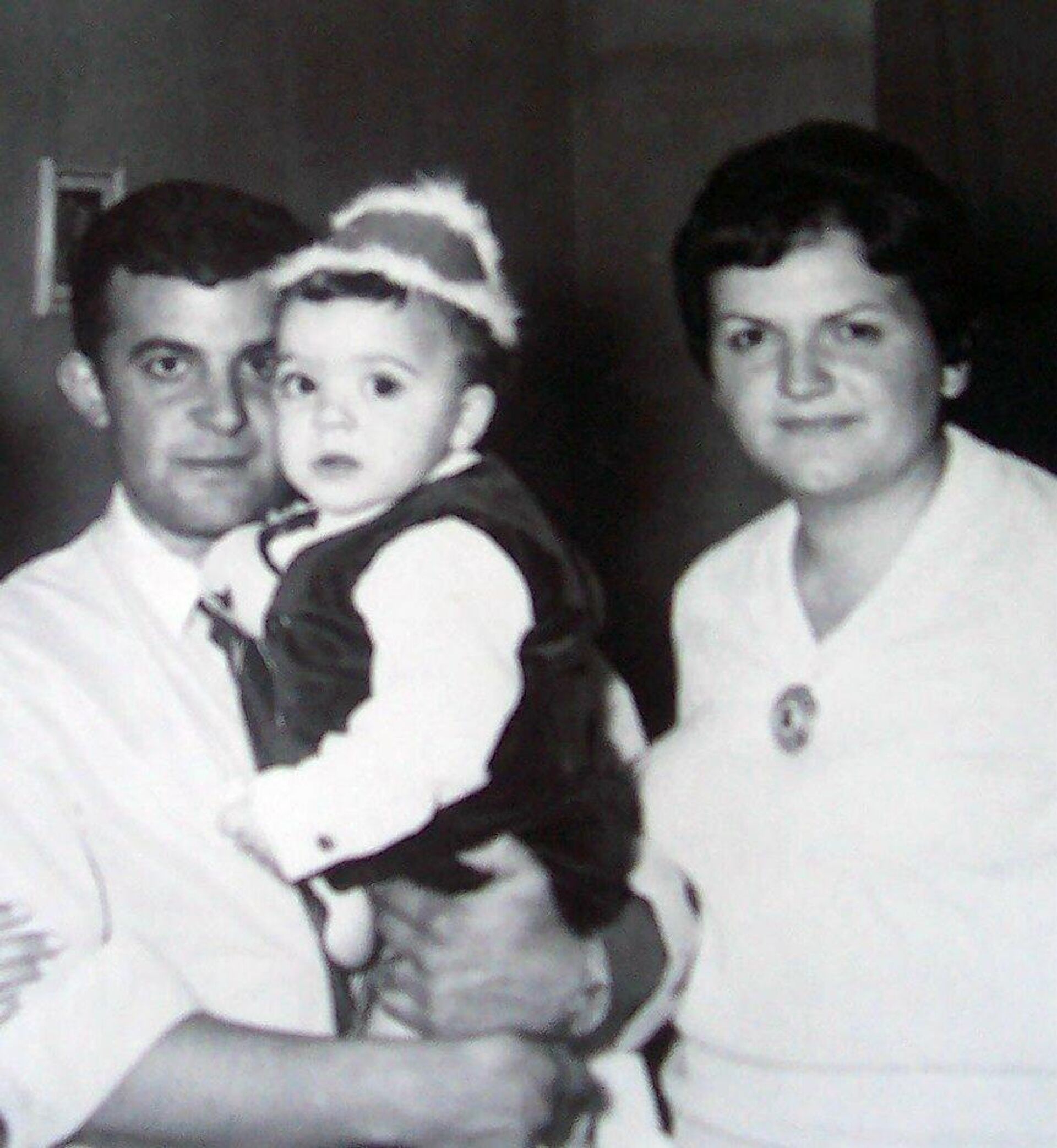 Alejandro junto a sus padres cuando cumplió un año. - Sputnik Mundo, 1920, 13.10.2022