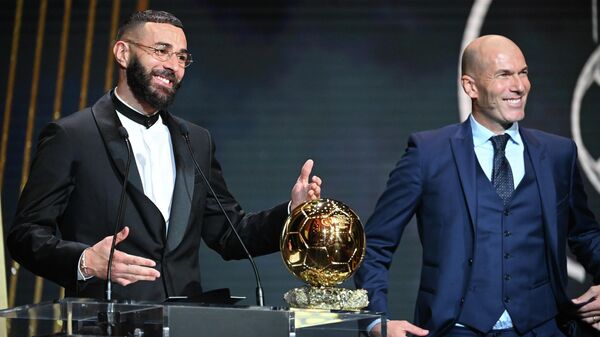 Karim Benzema se lleva el Balón de Oro 2022 - Sputnik Mundo