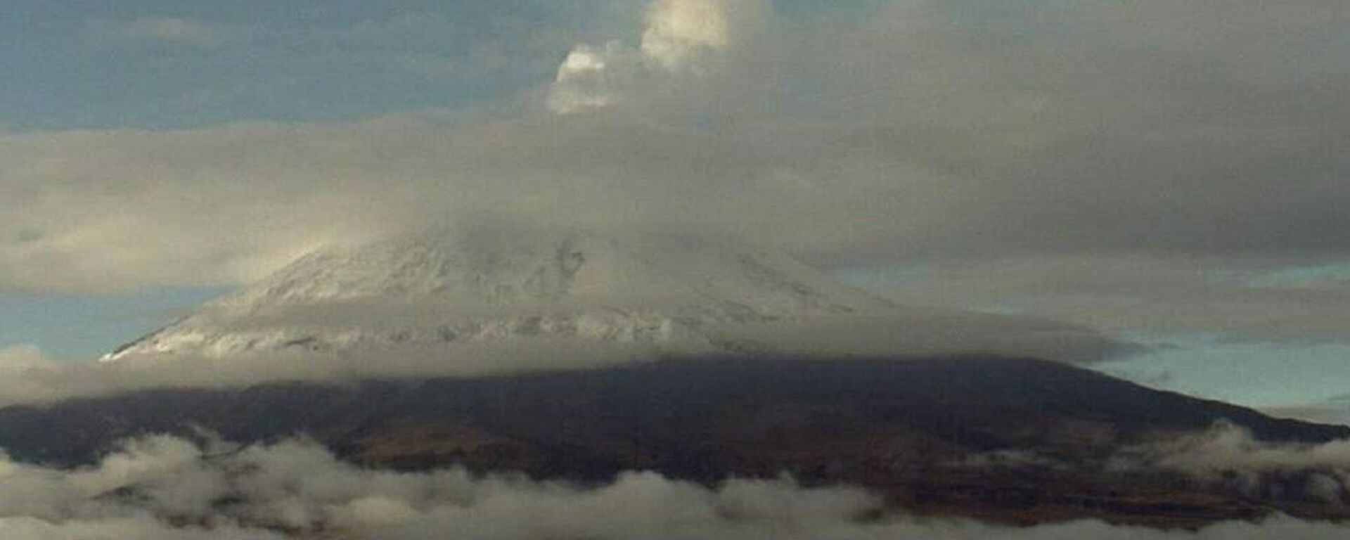 Panorámica del volcán Cotopaxi tomadas el sábado 22 de octubre de 2022 - Sputnik Mundo, 1920, 23.10.2022