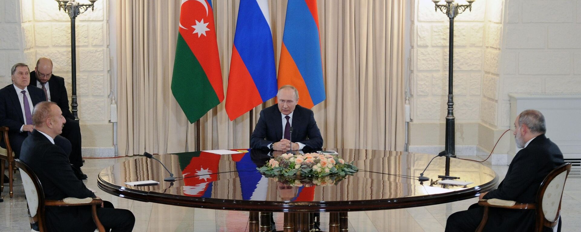 Conversaciones trilaterales entre los funcionarios de Rusia, Armenia y Azerbaiyán, Vladímir Putin, Nikol Pashinián e Ilham Alíev, respectivamente Conversaciones trilaterales entre los funcionarios de Rusia, Armenia y Azerbaiyán, Vladímir Putin, Nikol Pashinián e Ilham Alíev, respectivamente - Sputnik Mundo, 1920, 01.11.2022