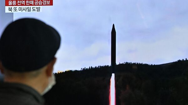 Lanzamiento de misiles por Corea del Norte - Sputnik Mundo