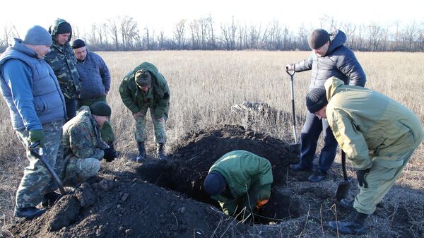 Búsqueda de los restos de los muertos en la región de Donetsk - Sputnik Mundo