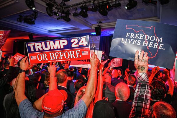 Los partidarios republicanos después de las elecciones en el Centro de Congresos de Tampa, Florida. - Sputnik Mundo