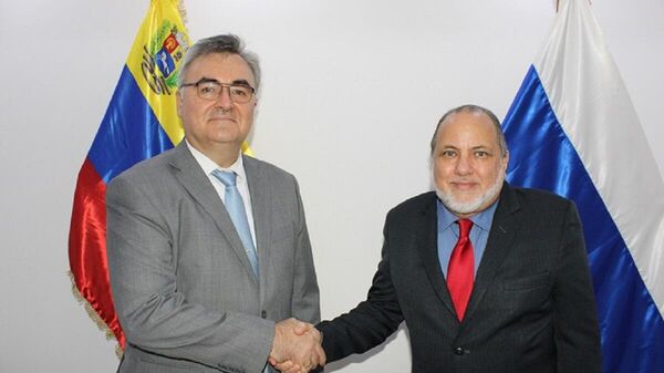 El embajador de Rusia en Caracas, Serguéi Melik-Bagdasárov, y el defensor del Pueblo de Venezuela, Alfredo Ruiz - Sputnik Mundo