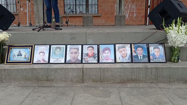 Un grupo de personas se reunió en la Plaza 25 de Julio de El Alto, Bolivia, para recordar la masacre de Senkata - Sputnik Mundo