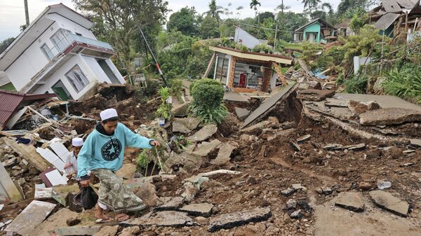 Las consecuencias del terremoto en Indonesia  - Sputnik Mundo