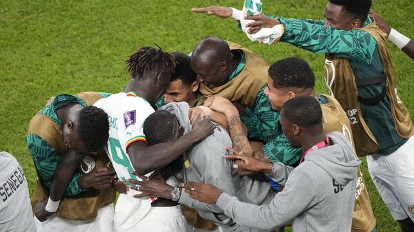 Senegal derrota a Catar y lo saca de su Copa Mundial - Sputnik Mundo