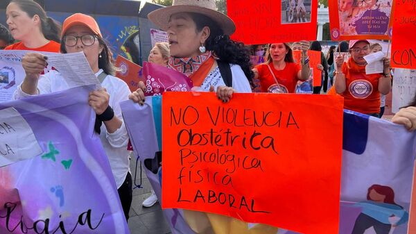 Mujeres protestan en la Ciudad de México durante el Día Internacional de la Violencia contra la Mujer - Sputnik Mundo