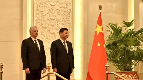 Miguel Díaz-Canel, presidente de Cuba, y Xi Jinping, presidente de China - Sputnik Mundo