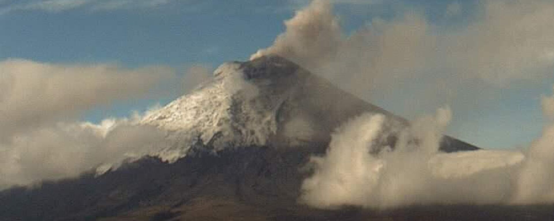 El volcán Cotopaxi en Ecuador  - Sputnik Mundo, 1920, 05.01.2023
