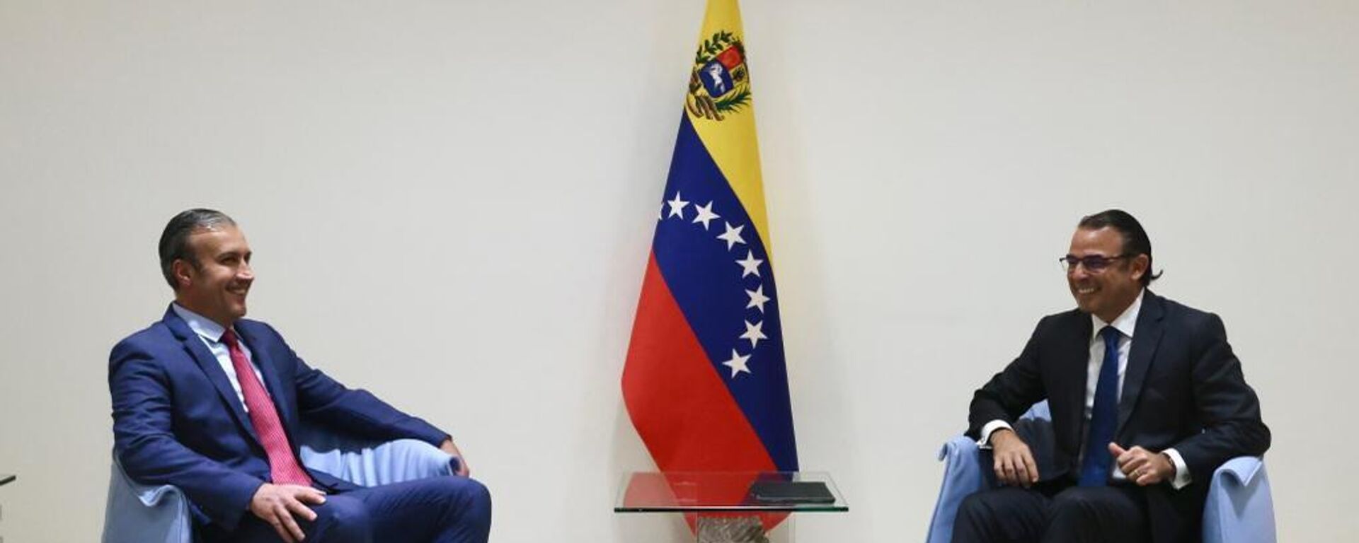 El ministro de Petróleo de Venezuela, Tareck El Aissami, y el presidente de Chevron Venezuela, Javier La Rosa - Sputnik Mundo, 1920, 29.11.2022