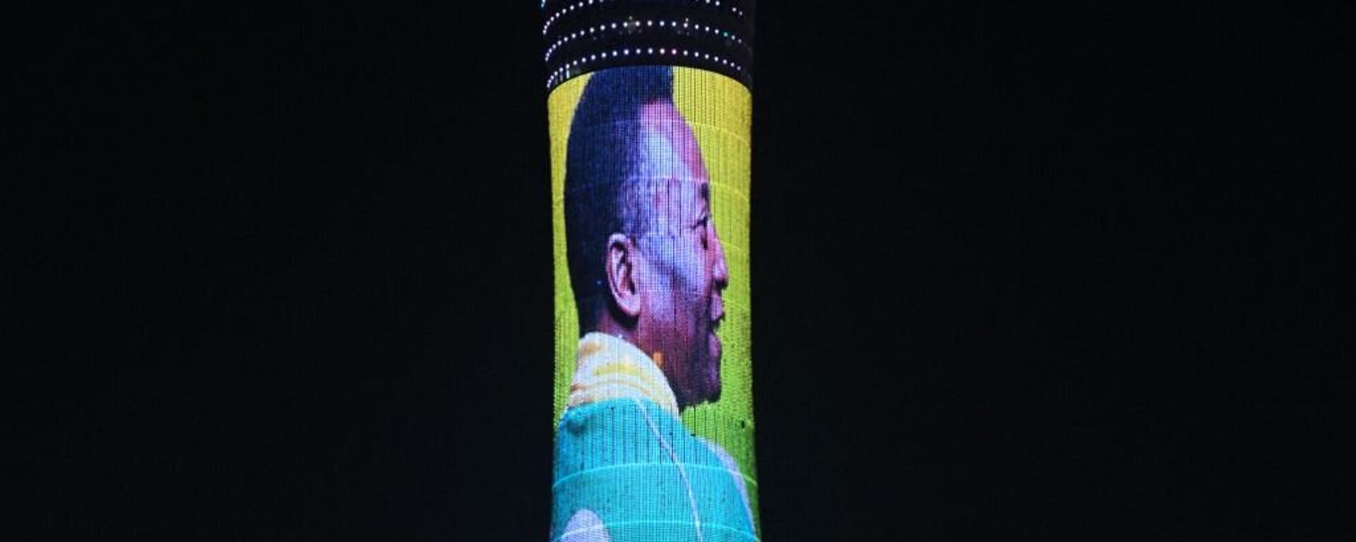 La Torre Aspire de la ciudad de Doha, iluminada en apoyo a Pelé, en el Mundial de Catar 2022 - Sputnik Mundo, 1920, 03.12.2022