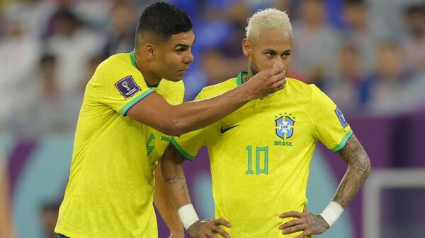 Casemiro y Neymar en el partido de Brasil ante Corea del Sur en Catar 2022 - Sputnik Mundo