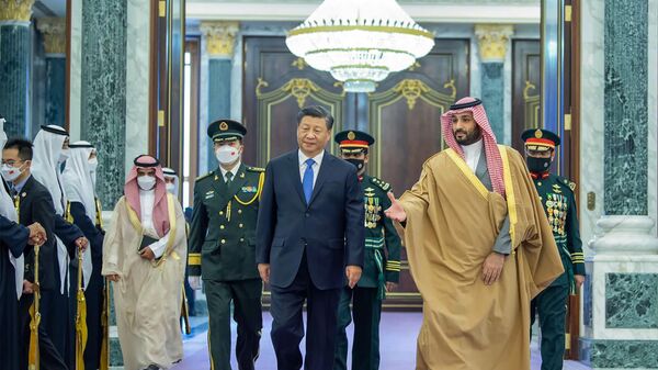 El presidente de China, Xi Jinping, y su homólogo de Arabia Saudita, Salman bin Abdulaziz Saud - Sputnik Mundo