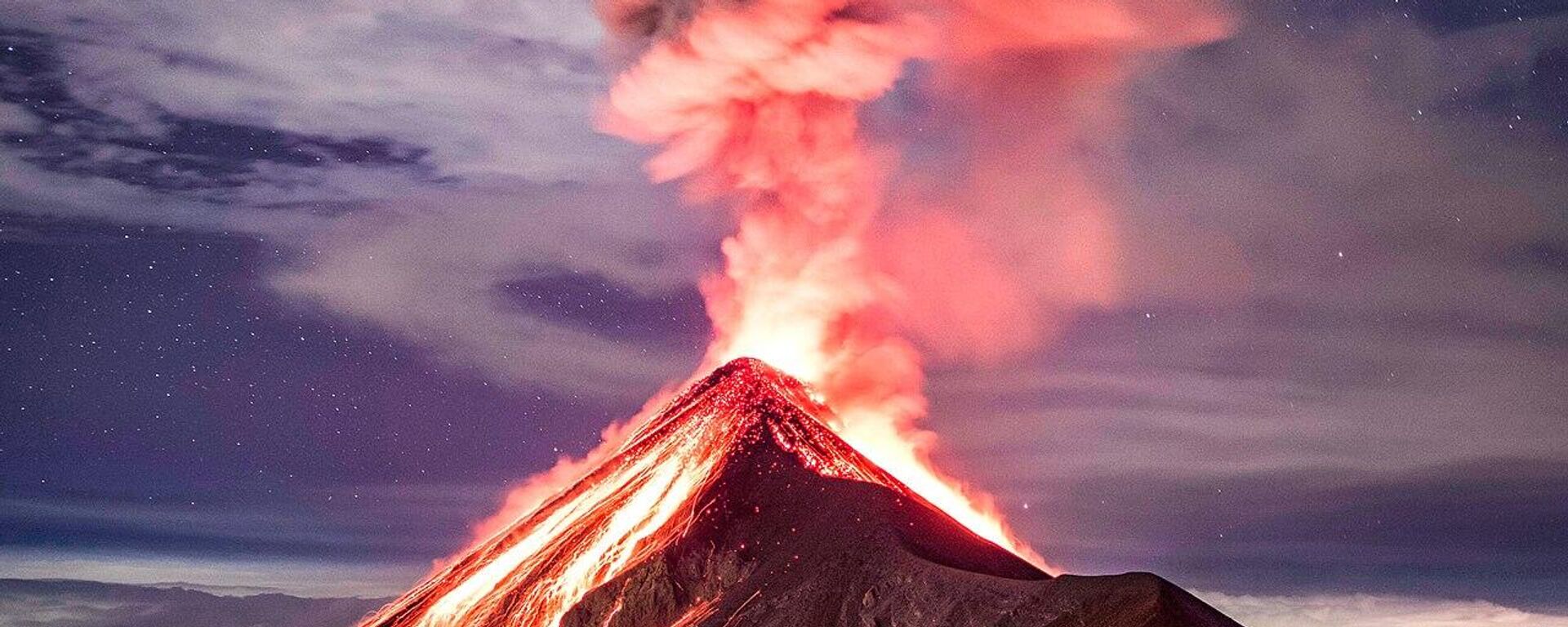 Erupción del volcán de Fuego en Guatemala - Sputnik Mundo, 1920, 11.12.2022