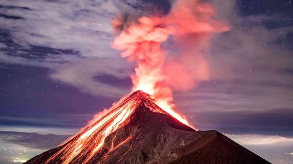 Erupción del volcán de Fuego en Guatemala - Sputnik Mundo