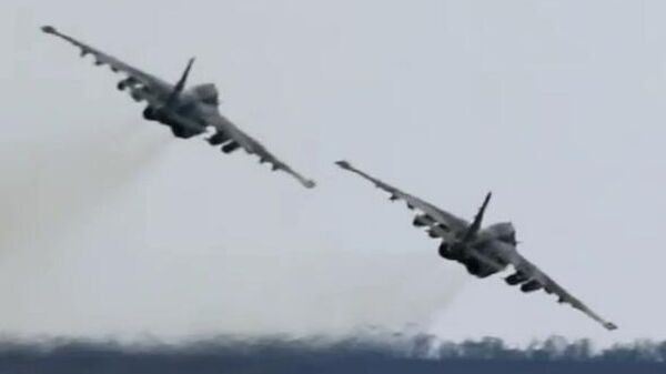 Una pareja de aviones de ataque rusos Su-25 - Sputnik Mundo