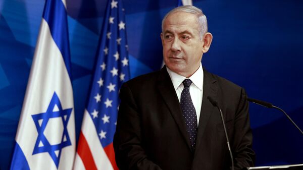 El primer ministro entrante de Israel, Benjamin Netanyahu, durante una reunión con Antony Blinken, secretario de Estado de EEUU, en Jerusalén.  - Sputnik Mundo