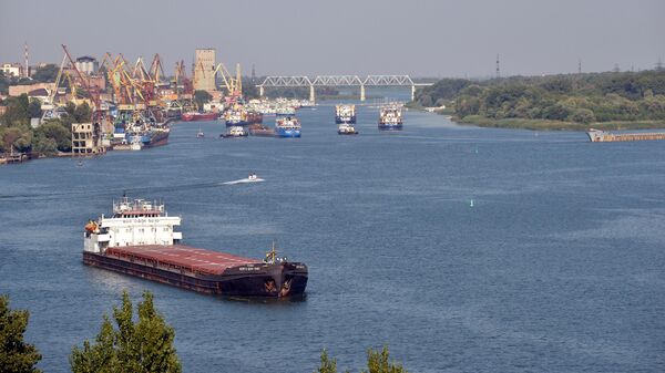 Barcos comerciales en el río Don, Rusia - Sputnik Mundo