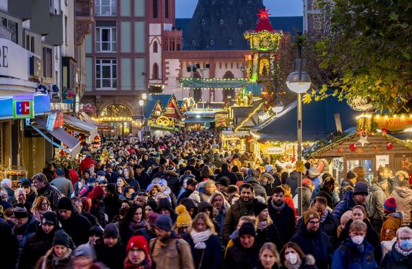 Feria navideña en el centro de Fráncfort, Alemania. Feria navideña en el centro de Fráncfort, Alemania. - Sputnik Mundo
