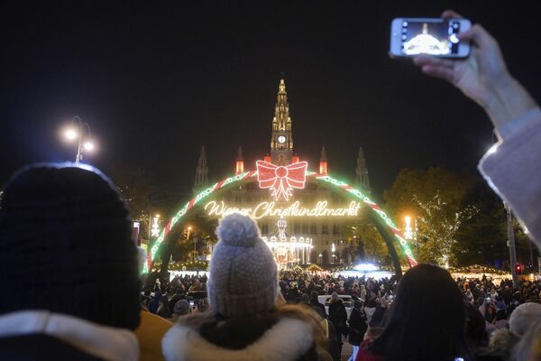 El Wiener Chritkindlmarkt es el mercado navideño más popular de Viena, Austria. - Sputnik Mundo