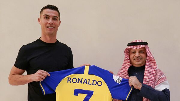 Cristiano Ronaldo ficha con el club saudí Al Nassr. - Sputnik Mundo