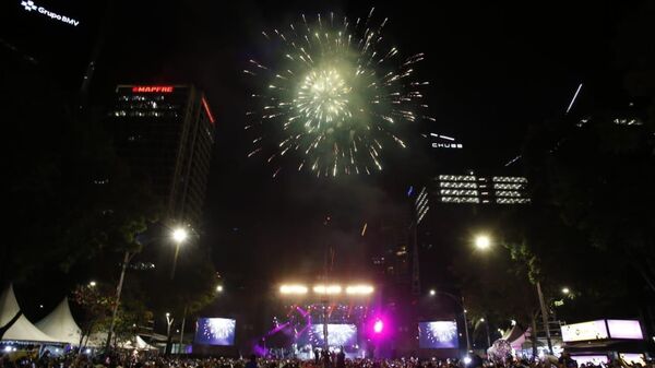 Celebración del año nuevo en la Ciudad de México con un concierto gratuito de los Ángeles Azules. - Sputnik Mundo