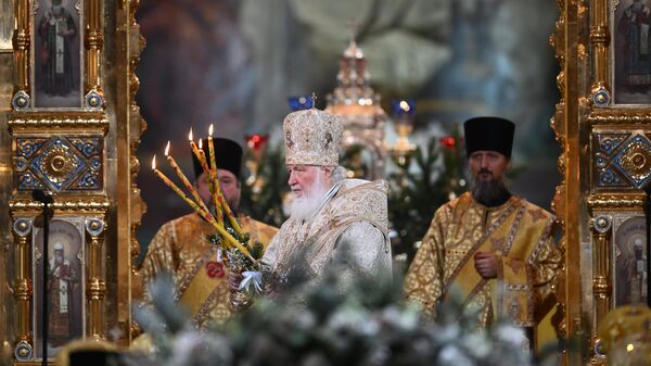 El patriarca Kiril durante la misa de la Navidad ortodoxa en Moscú, el 7 de enero de 2022 - Sputnik Mundo