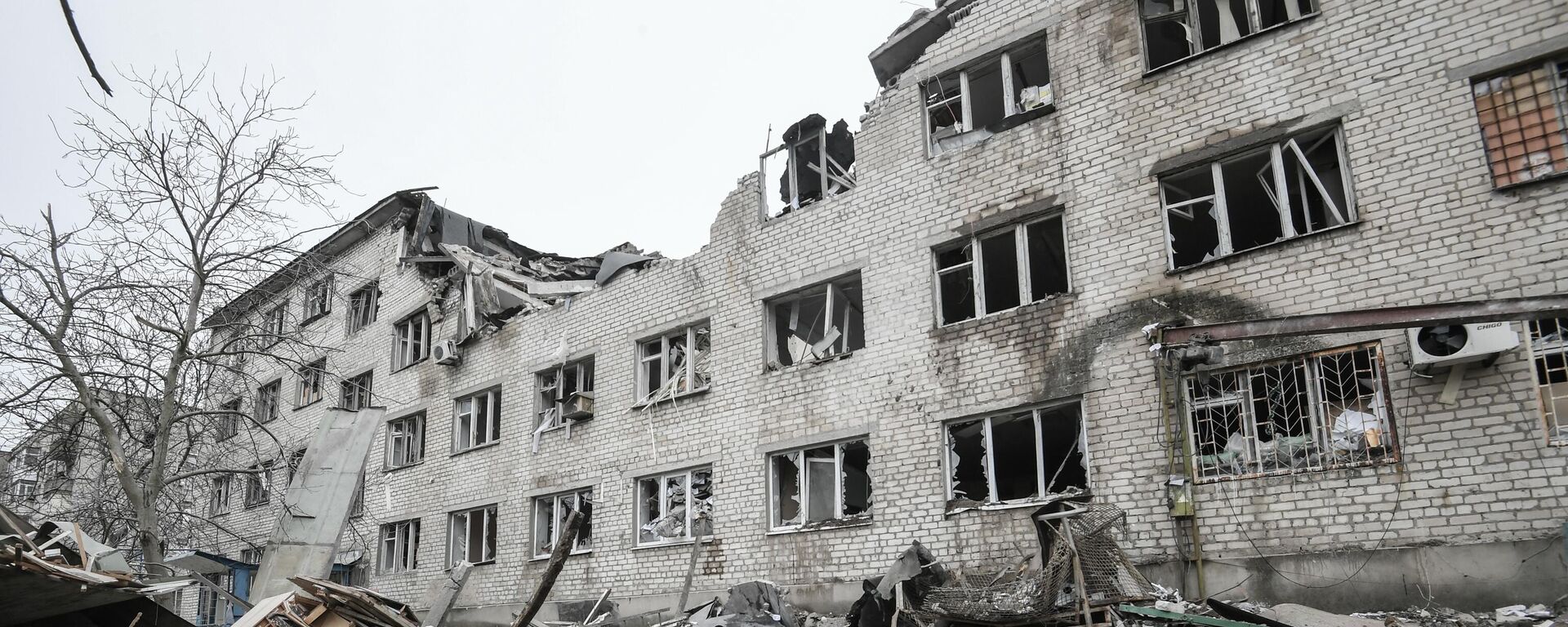 Consecuencias de los ataques de artillería de las tropas ucranianas contra una zona residencial en en Zaporozhie - Sputnik Mundo, 1920, 10.01.2023