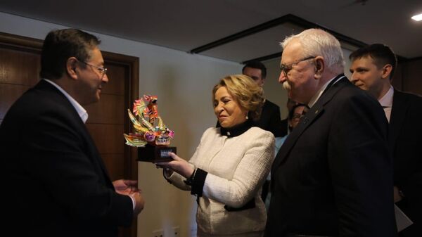 La presidenta del Consejo de la Federación (Senado ruso), Valentina Matvienko, y el presidente de Bolivia, Luis Arce - Sputnik Mundo