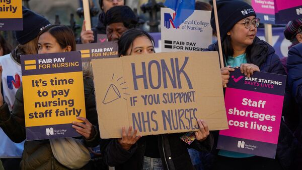 Protesta de trabajadores sanitarios en Londres, Reino Unido - Sputnik Mundo