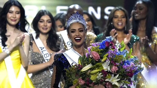 R'Bonney Gabriel, representante de EEUU de 28 años, ganó el certamen Miss Universo 2022 - Sputnik Mundo