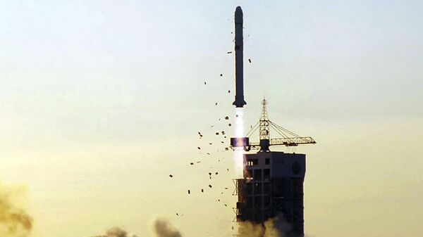 El lanzamiento del cohete Larga Marcha-2D (archivo) - Sputnik Mundo