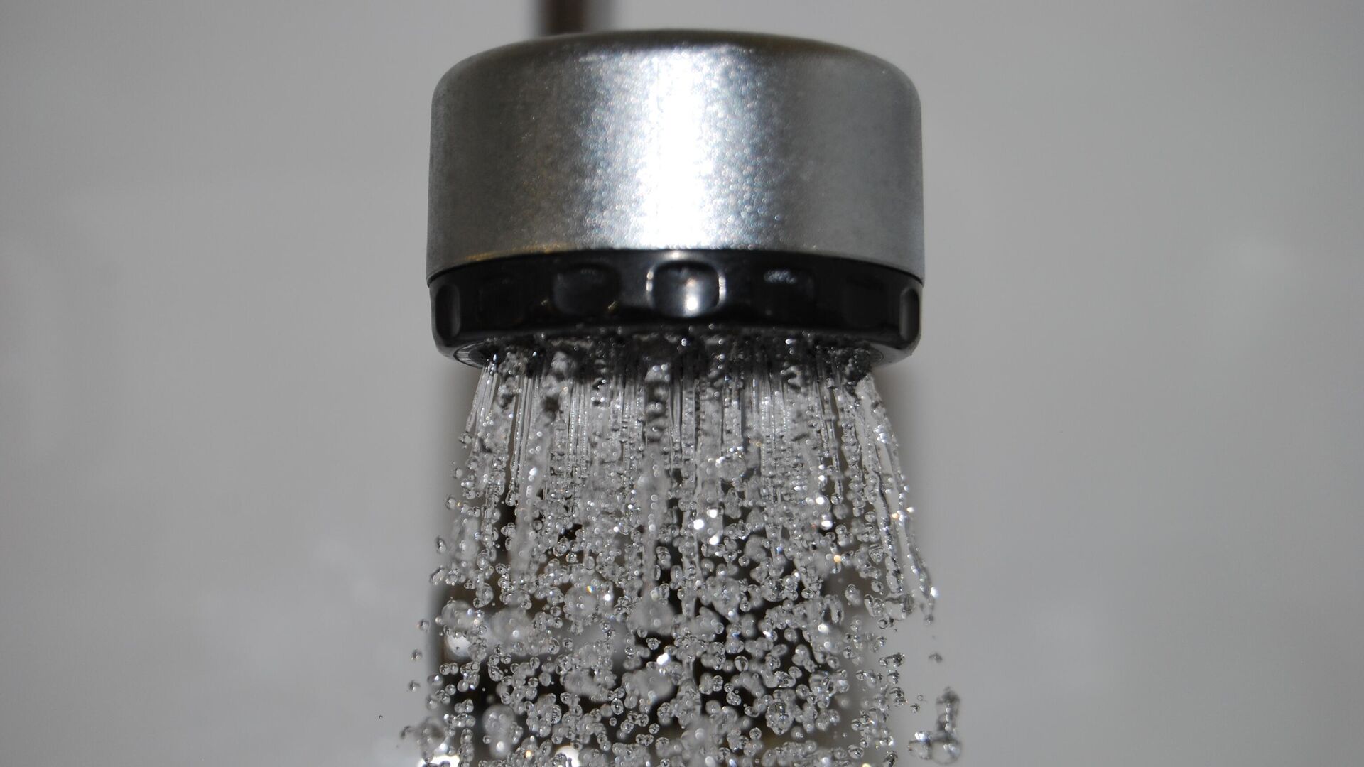 Una ducha con gotas de agua - Sputnik Mundo, 1920, 17.01.2023